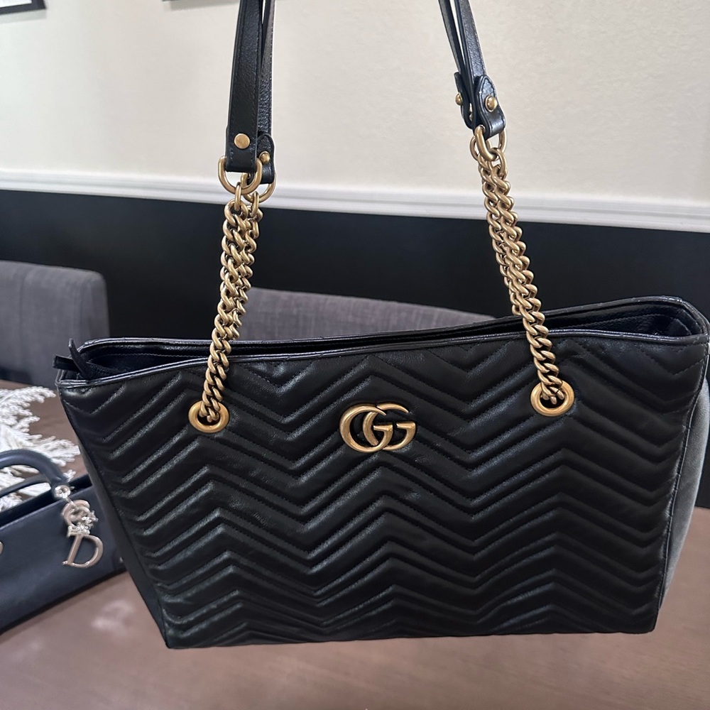 Medium Matelassé GG Marmont Chain Tote. Authentic. Black w/ gold hardware. - Picture 4 of 5